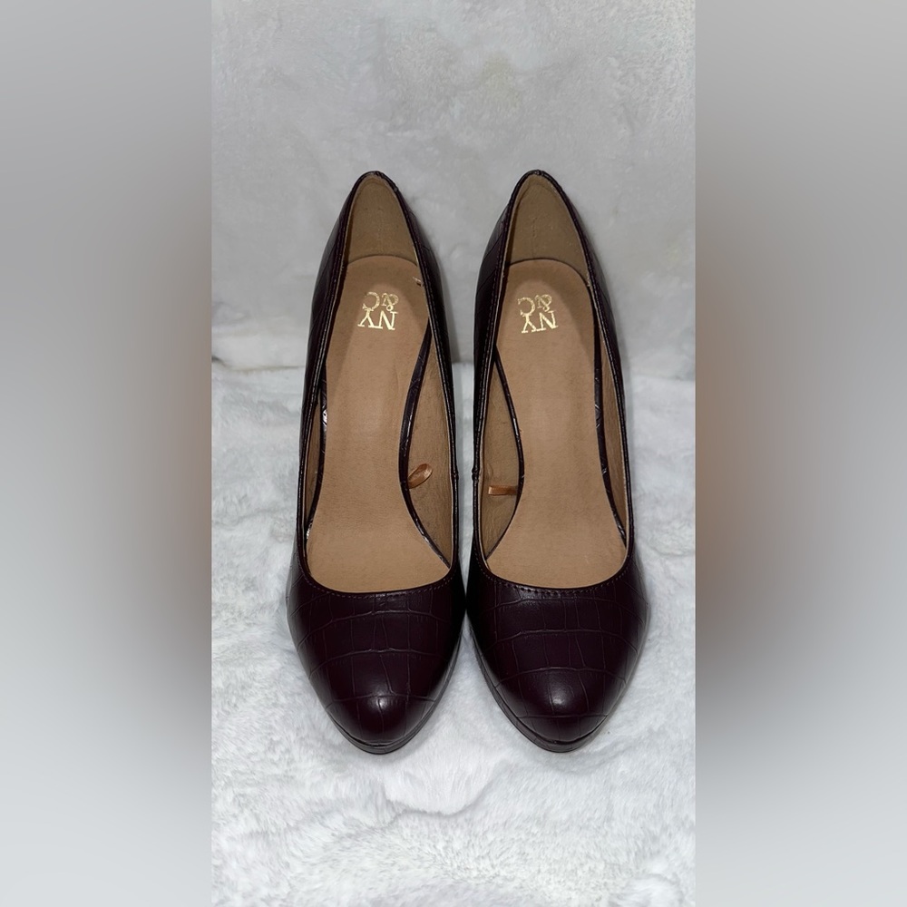 NWOT New York & CO Faux Alligator Skin Pumps size 9